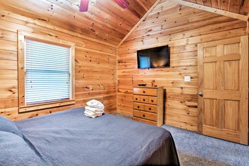 Mountaintop Manor cabin - image 4
