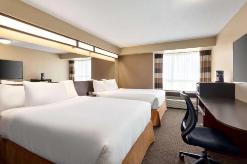 2 queen beds