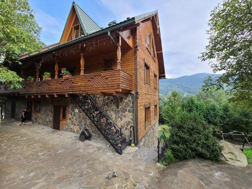 Viesnīcas āriene, Гуцульська хата in Yaremche