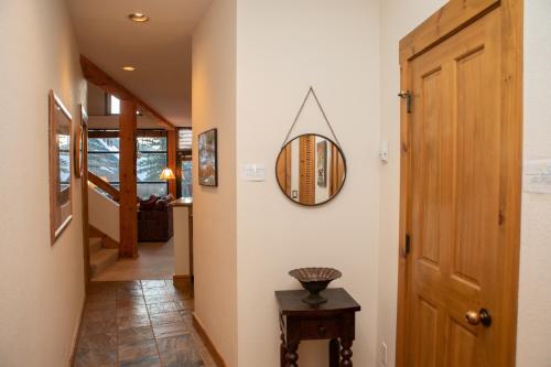 8709 Ski Tip Townhome townhouse - image 4