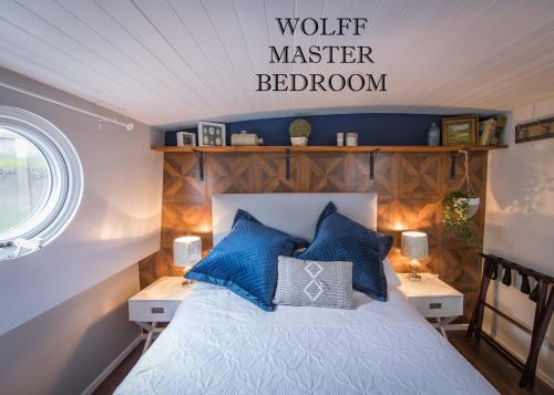 Barge At Titanic in เบลฟาสต์ แอร์พอร์ต