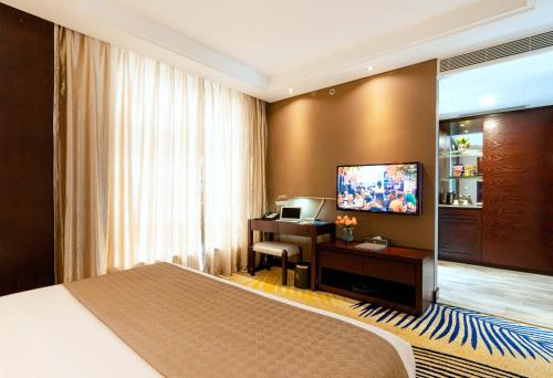 Brilliant Hotel - Tap to explore photos