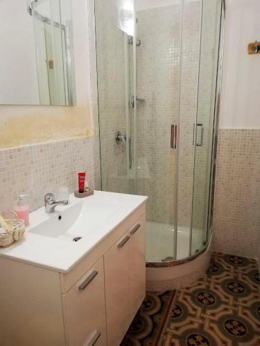 Double Room with Private Bathroom image 5