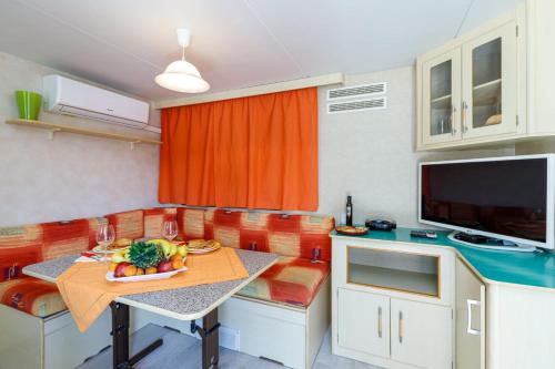 Tommy`s house