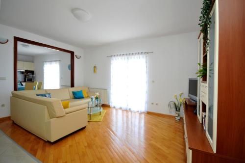 Apartments Roza - image 12