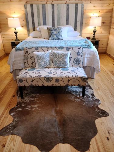 Fancy Goat Boutique and B&B-New Rustic Cabins Nestled on Main