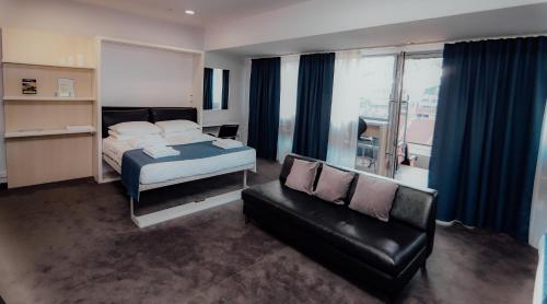 People Hotel - image 10