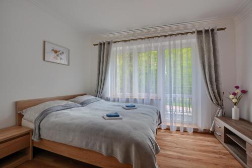 2 bedrooms, 4 beds