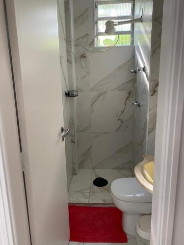 حمام, Apartamento Guarujá Pitangueiras 50 metros da Praia. (Apartamento Guaruja Pitangueiras 50 metros da Praia.) in Pitangueiras