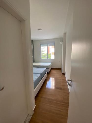 Apartamento Guaruja Pitangueiras 50 metros da Praia. near Shopping La Plage
