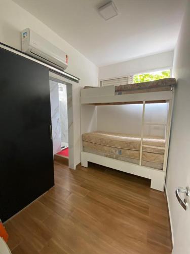 Apartamento Guaruja Pitangueiras 50 metros da Praia.