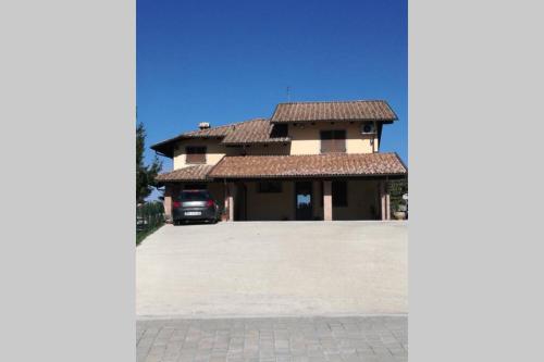 Casa Vacanze LILIANA in Priocca