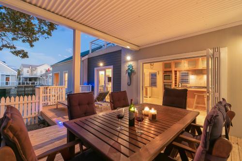 Létesítmények, Avocet Nest on Thesen Island in Thesens Sziget