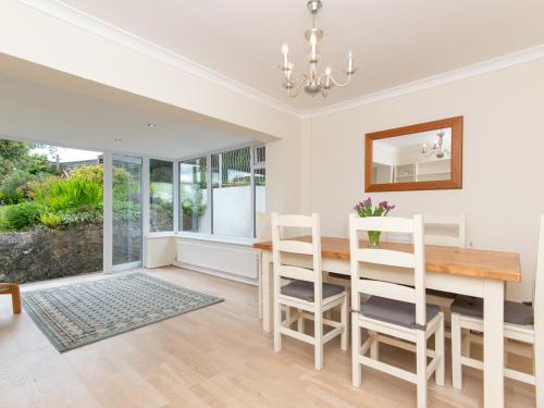 Pass the Keys Spacious 3 bed house with parking in Upper Weston