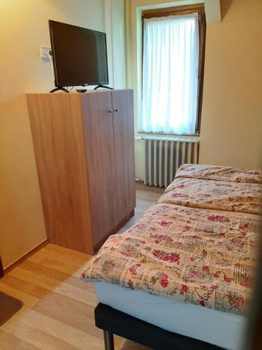 2 twin beds