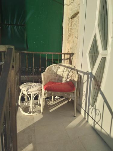One-Bedroom Apartment image 1