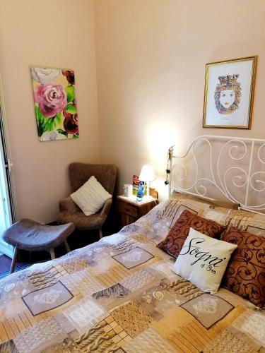 Double Room with Balcony image 7