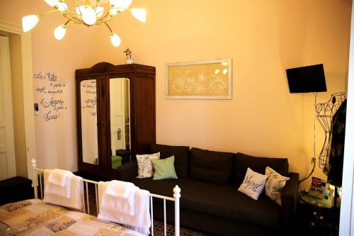 Double Room with Balcony image 4