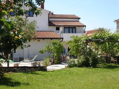 Studio apartment in Funtana with balcony, air conditioning, WiFi, washing machine 4982-8