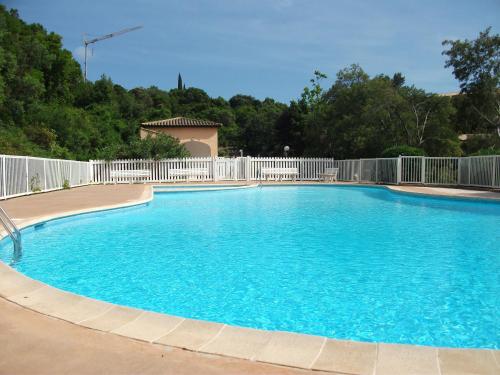 Bel appartement climatisé - Résidence avec piscine - Location saisonnière - Cavalaire-sur-Mer