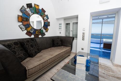 Hyperion Oia Suites - image 12