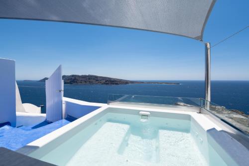 Honeymoon Villa with Outdoor Hot Tub and Caldera View image 3