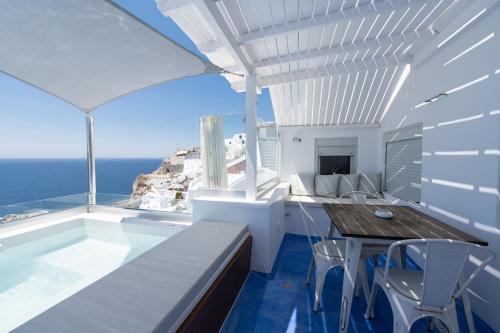 Hyperion Oia Suites - image 7