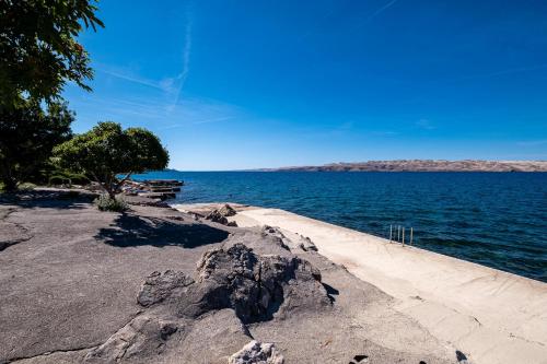 Apartments Matea with Pool and sea view