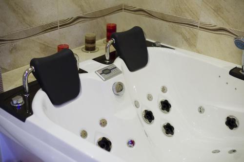 One-Bedroom Apartment with Spa Bath