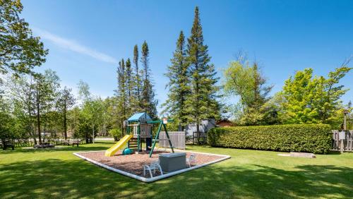 Játszótér, Bel Air Cottages and Motel in Sauble Beach (ON)