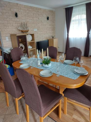 One-Bedroom Apartment image 6