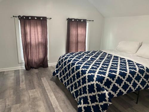 Cozy Entire 2 Bedroom Home Close to River USA in Niagara Falls, USA
