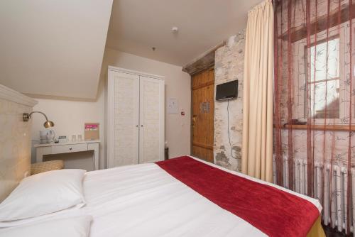 Standard Double or Twin Room with Free Parking image 7