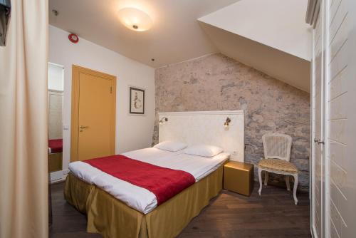 Standard Double or Twin Room with Free Parking image 10