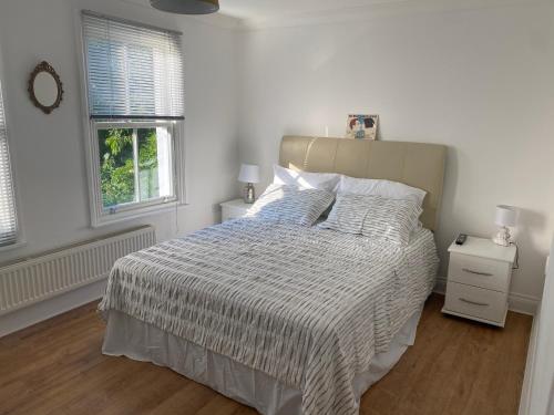 Modern Coastal Cottage 5 minutes from the ocean -Pet Friendly gîte à louer Ramsgate