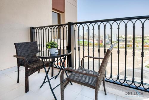 Sunny 1BR at Canal Residences West Dubai Sports City by Deluxe Holiday Homes, Dubaj (fotografie 5)