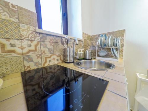 One-Bedroom Apartment image 9