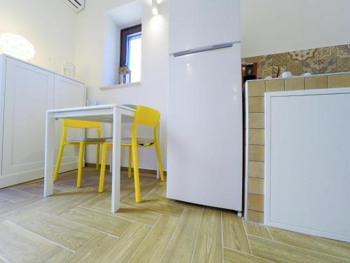 One-Bedroom Apartment image 8