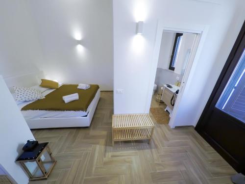 One-Bedroom Apartment image 7