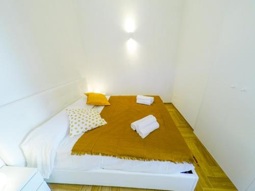 One-Bedroom Apartment image 4