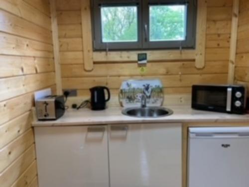 Konyha, Immaculate cabin 5 mins to Inverness dogs welcome in Allanfearn