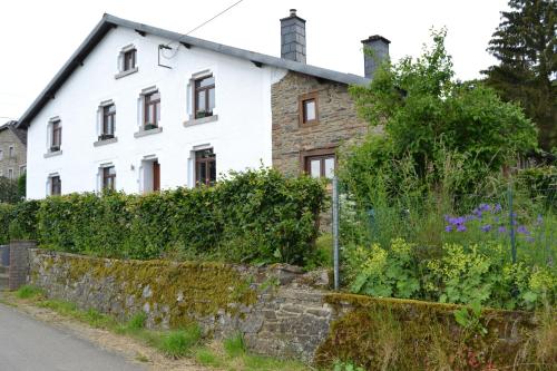  Gitesonoro Honvelez, Ferienwohnung in Bovigny