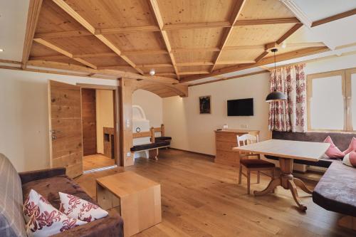 2 bedrooms, 2 beds