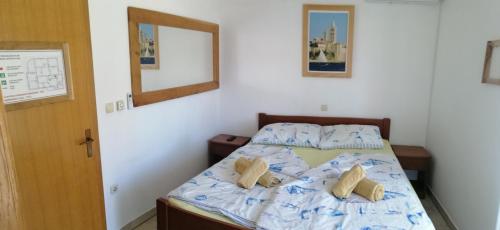 1 queen bed