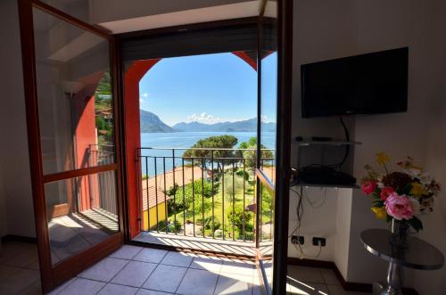 3-Bedroom Lake View Apartment Camelia 40