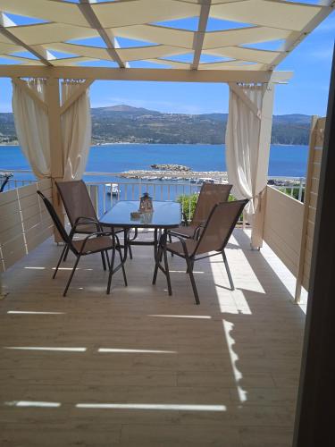  To limanaki, Pension in Finikounda