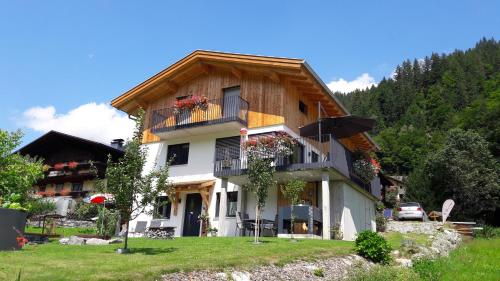 Haus Carmen, Familienfreundliche 4 Edelweiss Ferienwohnung mit TOP Einrichtung St. Gallenkirch