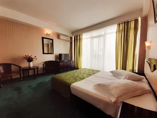 Double Room image 3