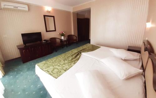 Twin Room image 3