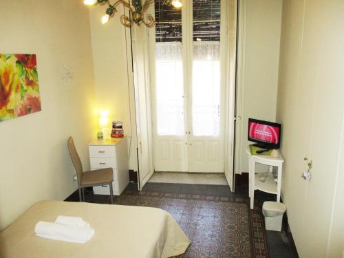 Single Room image 3